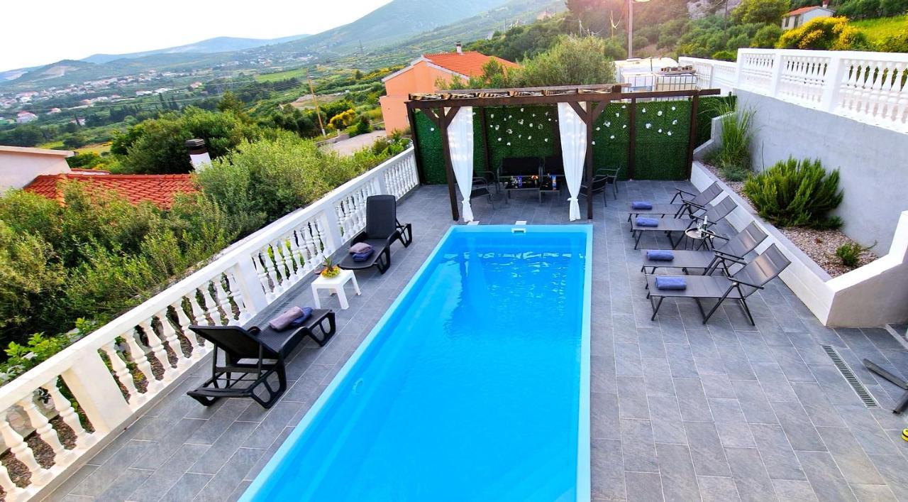Sunny Holiday House With Pool Kaštela Exterior foto