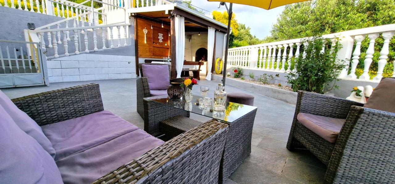 Sunny Holiday House With Pool Kaštela Exterior foto