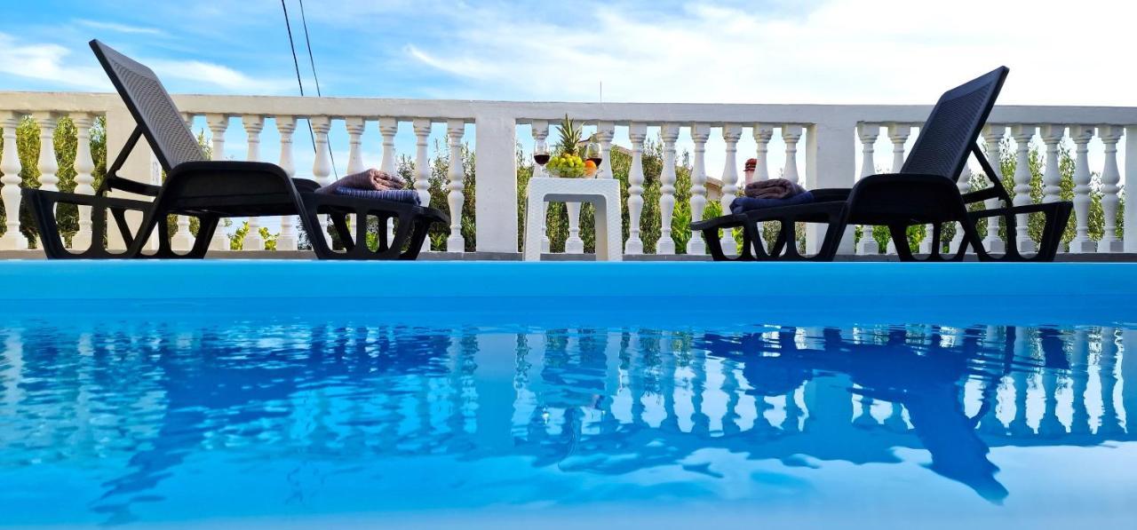 Sunny Holiday House With Pool Kaštela Exterior foto