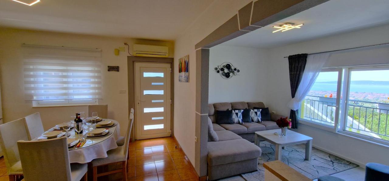 Sunny Holiday House With Pool Kaštela Exterior foto